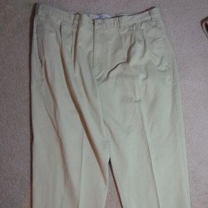Field Gear Pleated Men's Khaki Pants Size 42 X 32
